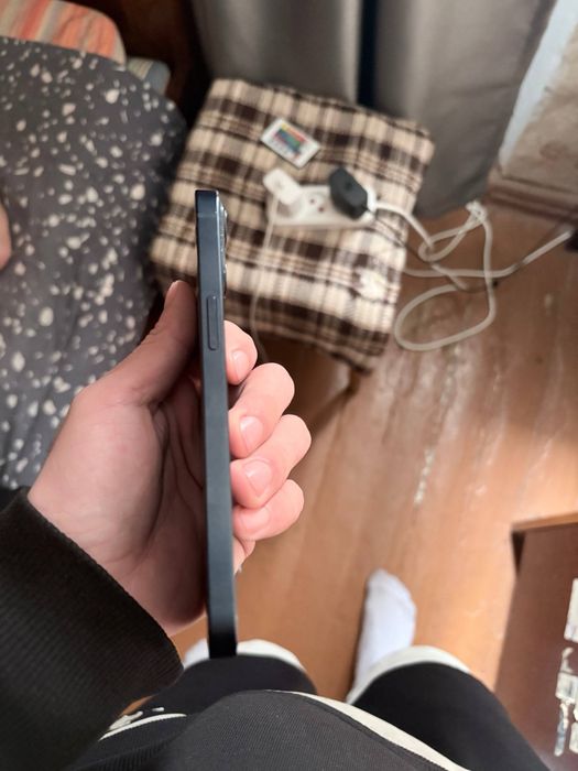 Продам айфон 13.