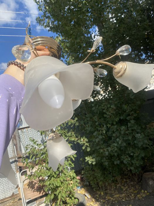 Продам люстру в хорошем состоянии