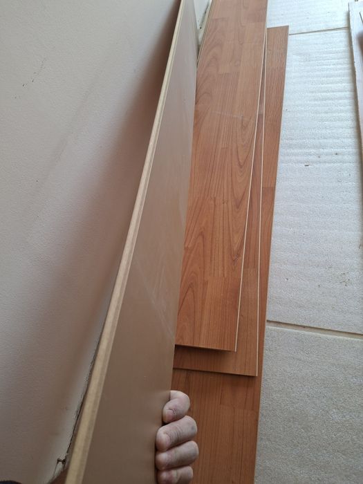 Parchet laminat. 8 sau   10m nu ma pricep așa de bine  20mp  la 200lei