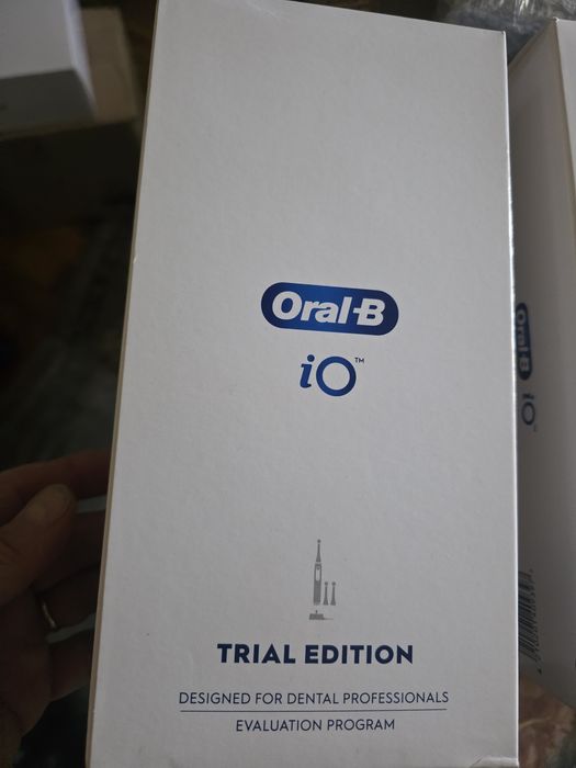periuta de dinți electrica Oral B iO6 noi sigilate.
