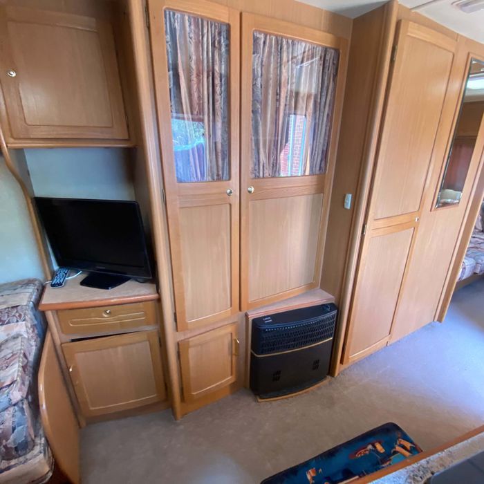 Каравана Elddis 1998.  8 метра, 6 местна