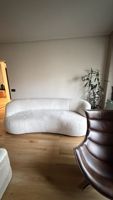 Canapea design curbat bouclé bej – 250 cm – ca nouă