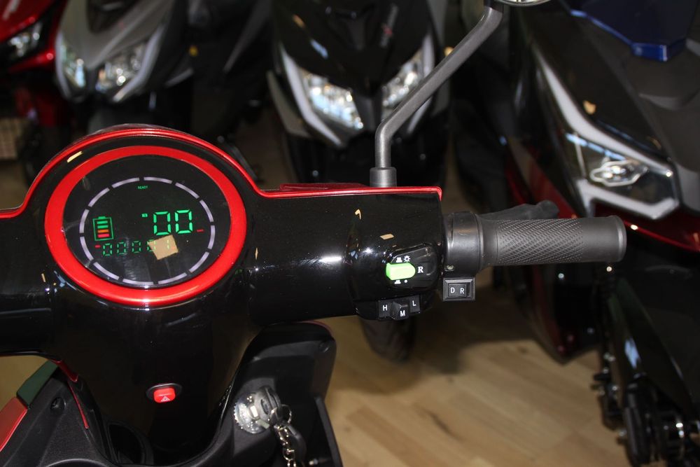 Електрическа триколка FM2 PRO 1800W, 25Ah, RED