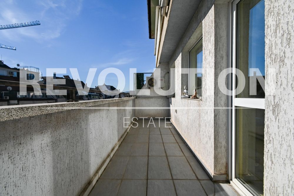 Дава се под наем Тристаен апартамент в София, Оборище - 140 кв.м за 800 € - Снимка #11