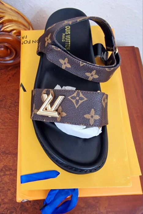 Женская обувь, есть размеры 36,37,38,39,40.