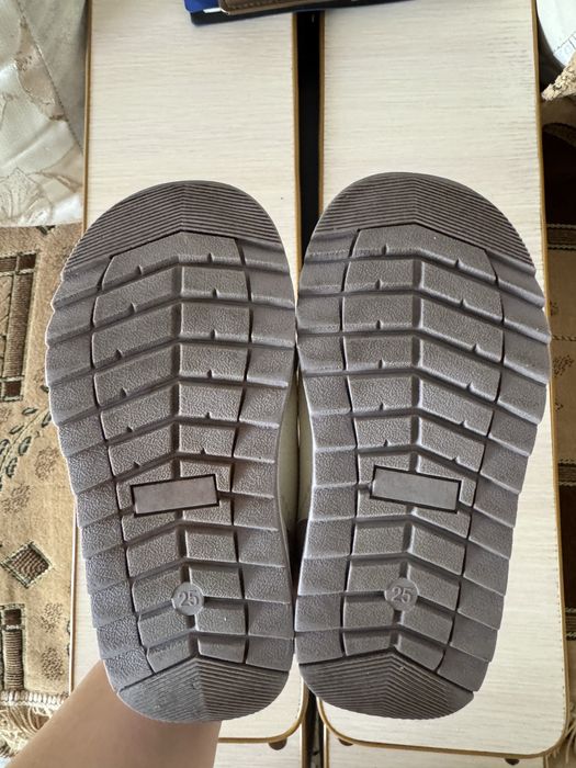 Продам демисезонную детскую обувь