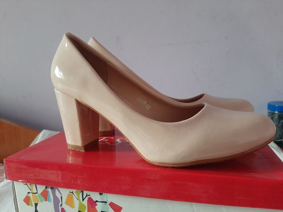 Pantofi dama eleganti cu toc nude
