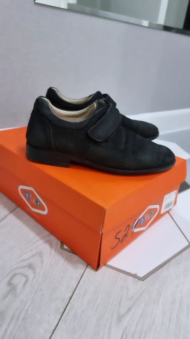 Продам туфли на мальчика