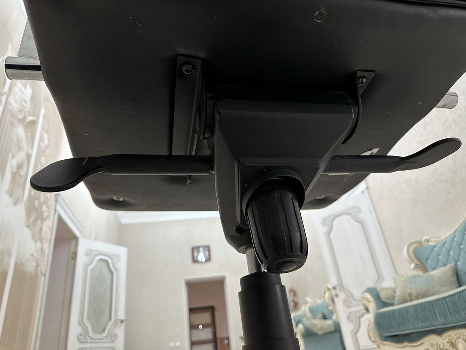 Кресло офисное кожаное