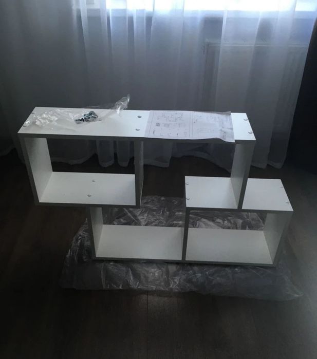 Настенная полка для книг и журналов