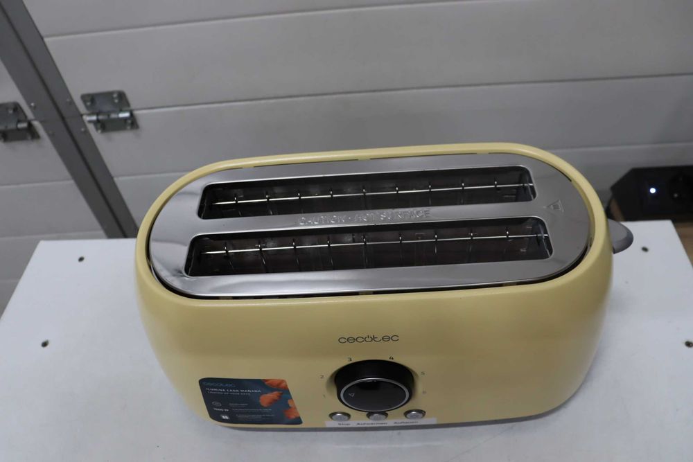 Тостер Cecotec ClassicToast Digital 15000 Yellow Extra Double, 1500 W, Капацитет за 4 филийки хляб, 2 екстра широки дълги отделения, LED светлина