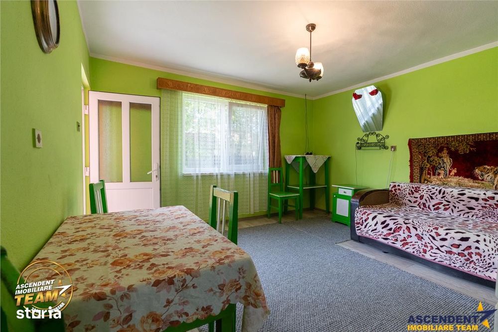 1.200mp teren si casa cu gradina inflorata, aproape de Targu Secuiesc: