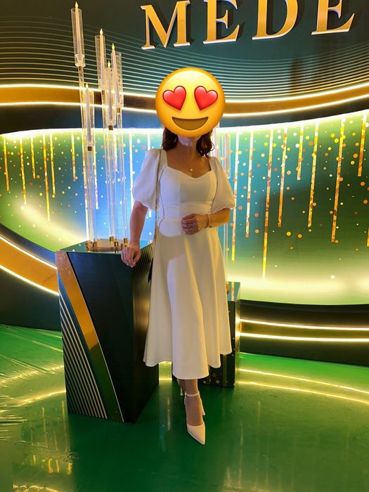 Платье белое , 48 размер . Нарядное .