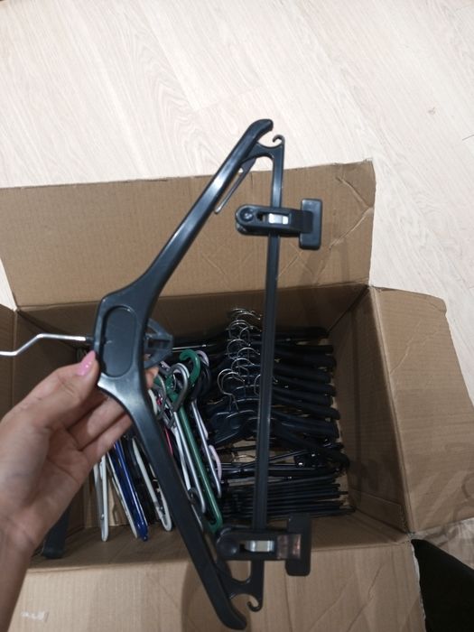 Вешалки разные  пишите