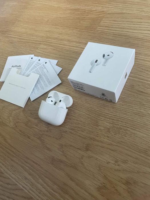 Casti airpods 4 cu ANC