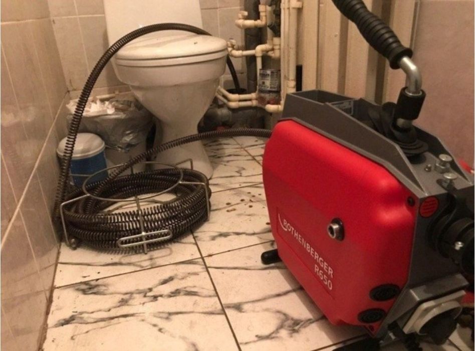 Сантехник Засор ремонт труб. Чистка труб конализации от засора