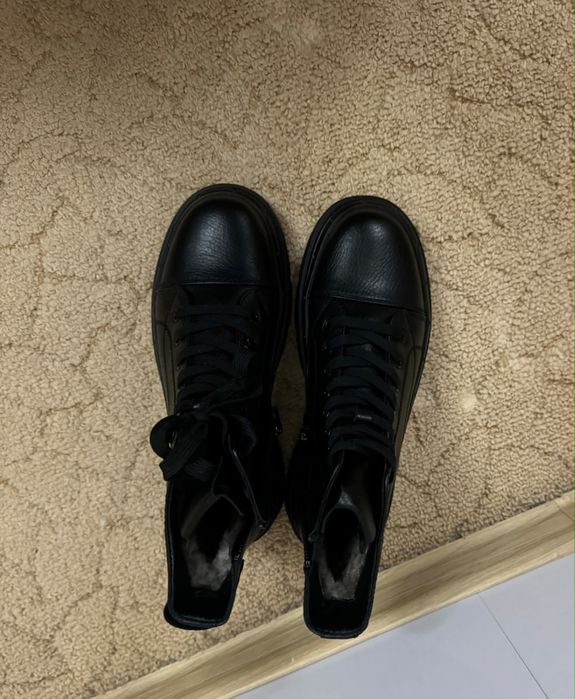 Продам зимние ботинки,39 размер
