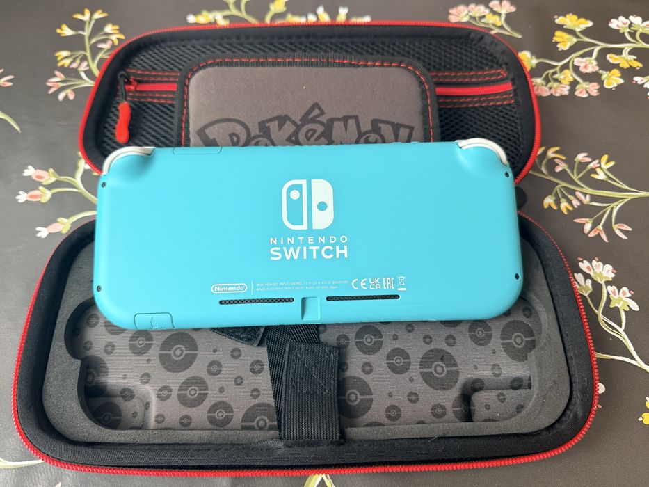 Set Nintendo Switch Lite Turquoise + Extra’uri incluse!