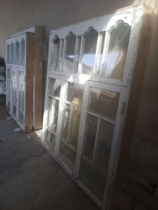 Eshik derezalar sotiladi