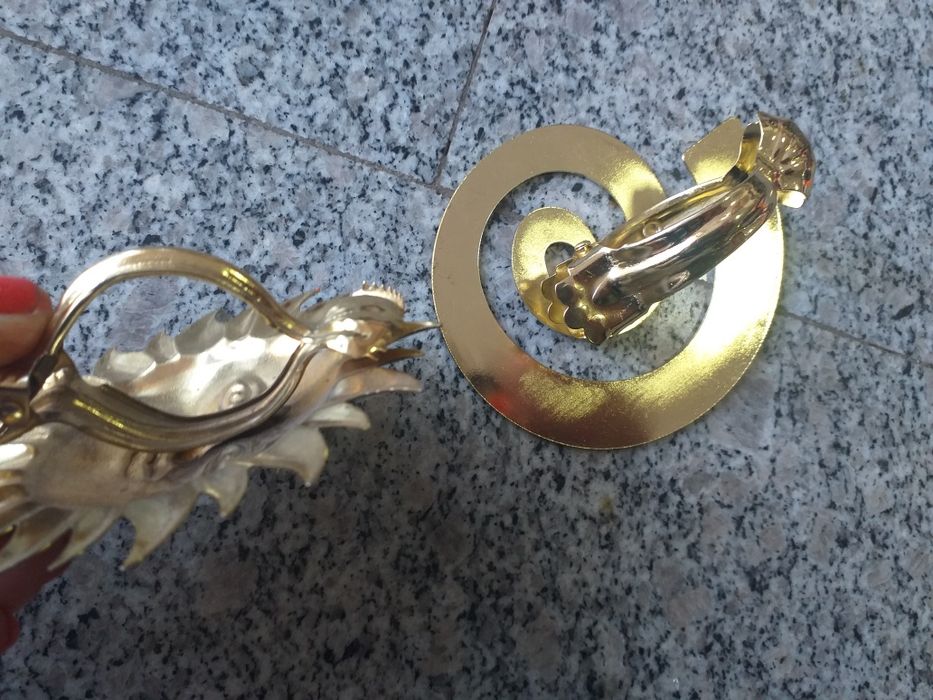 Дървена закачалка за завеса и две щшпки