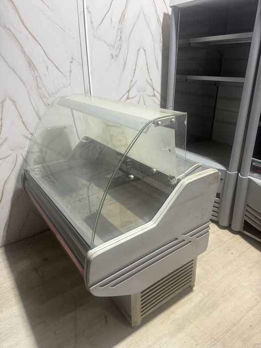 Продам ветринный холодильник