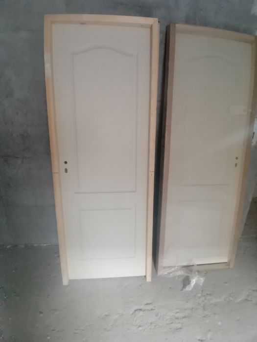 Uși noi de vânzare