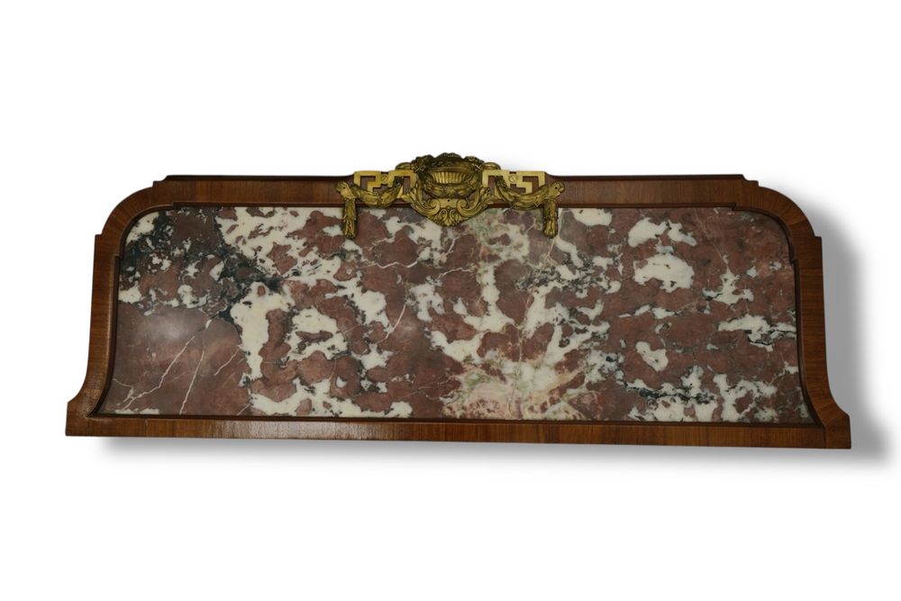 Comoda Louis XVI, din lemn cu inserții și aplicații de bronz doré,