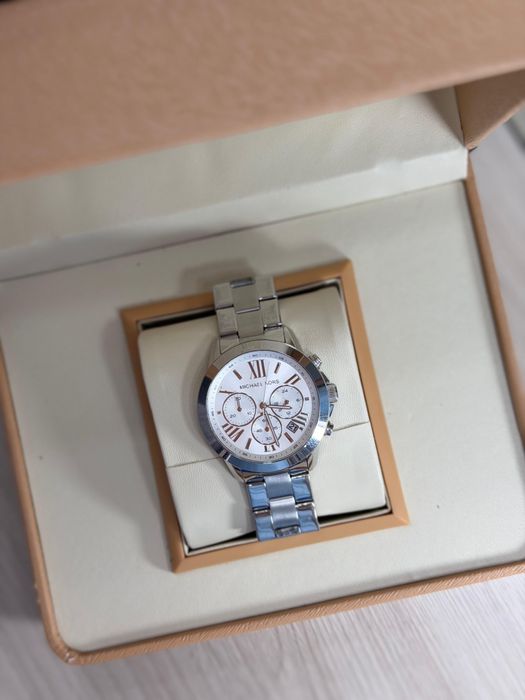 Продам оригинальные часы Michael Kors