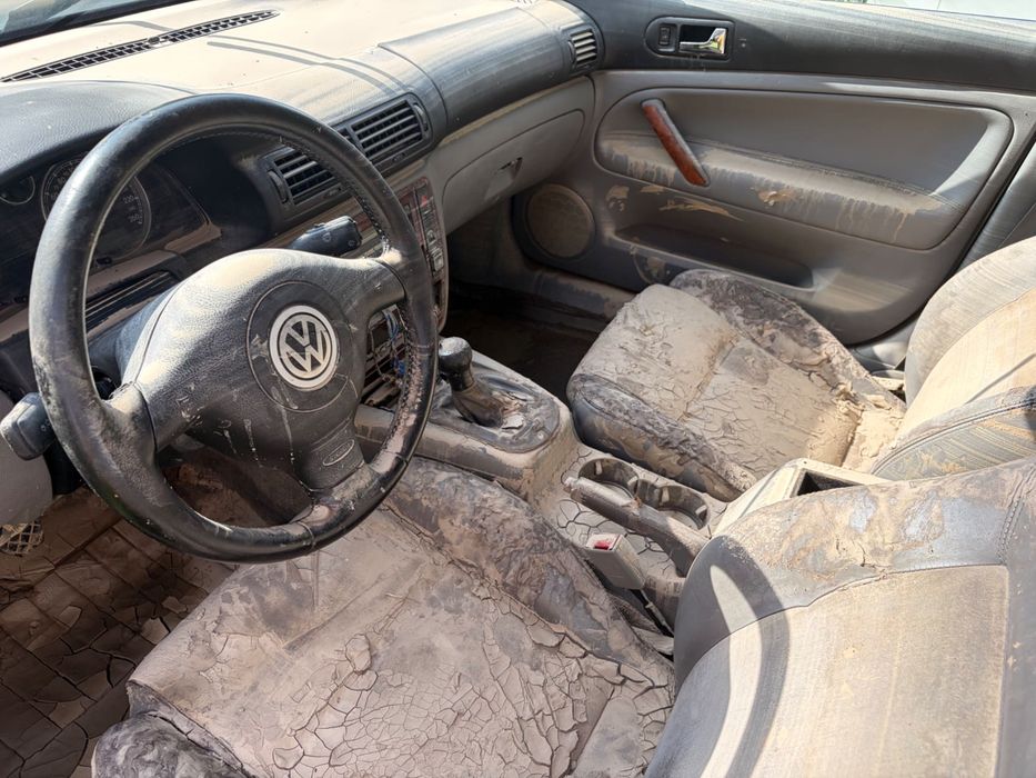 НАВОДНЕН! ЦЯЛ VW PASSAT 5.5 / 2.8 V6 / Бензин/Газ