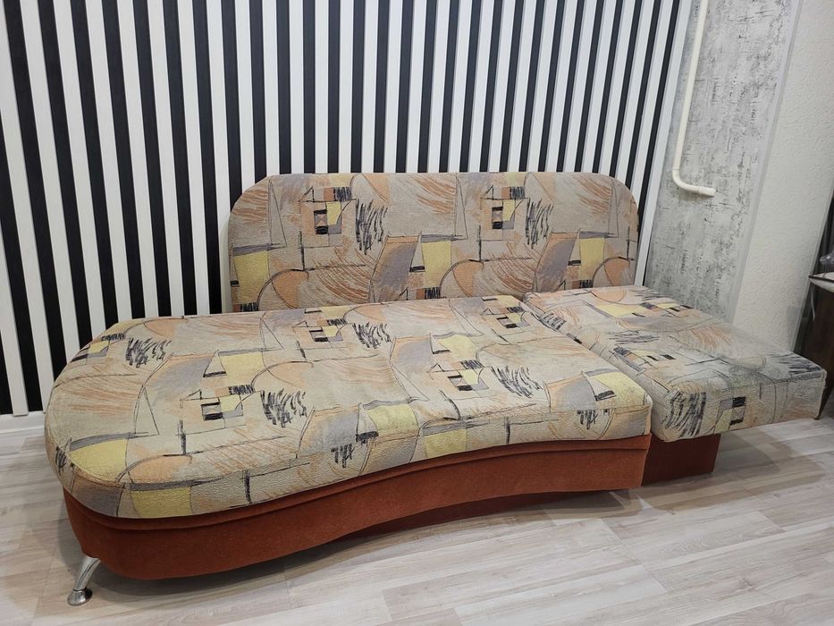 Продам диван/ тахта б/у