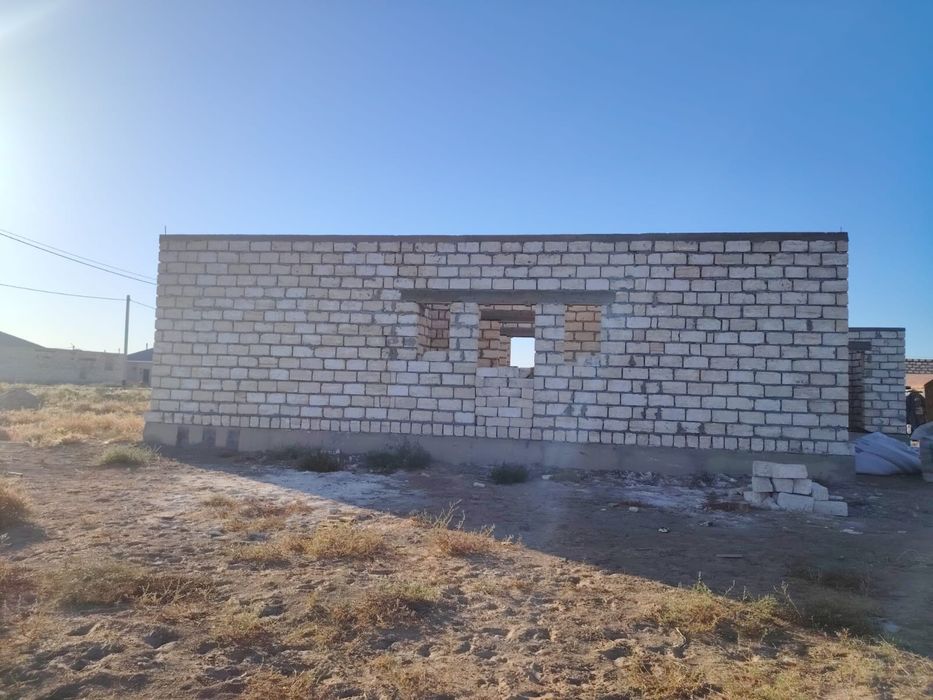 Продается недостроенный дом в мкр зарослый