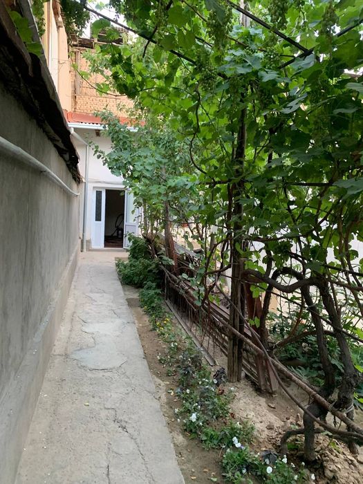 Uy sotiladi yer narxida