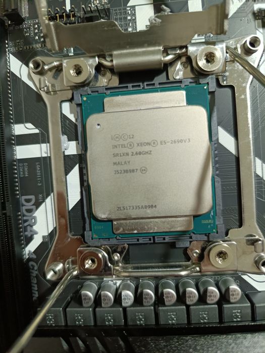 Intel Xeon E5-2690 v3