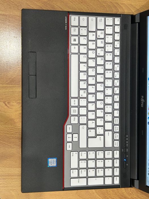 Като нов! Японски лаптоп Fujitsu E556 i5/8GB RAM/256GB SSD, 3м. гаранция!