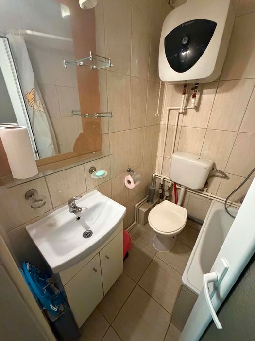 Închiriez garsonieră