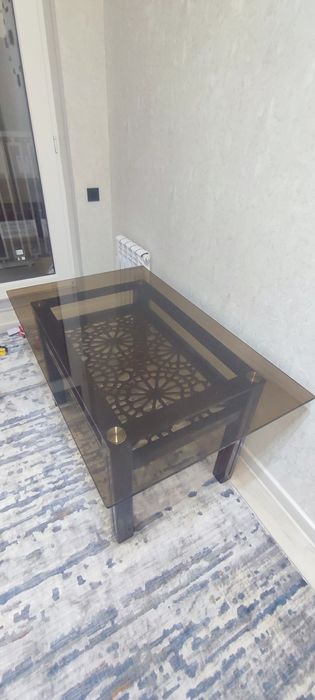 Oshxona stoli. Razmeri: balandligi 65sm, eni 75sm, uzunligi 122sm