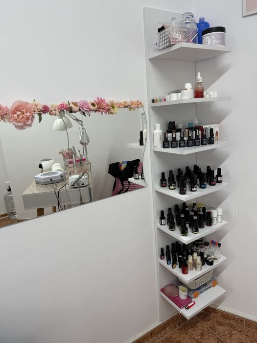 Малък бял шкаф, рафт, етажерка