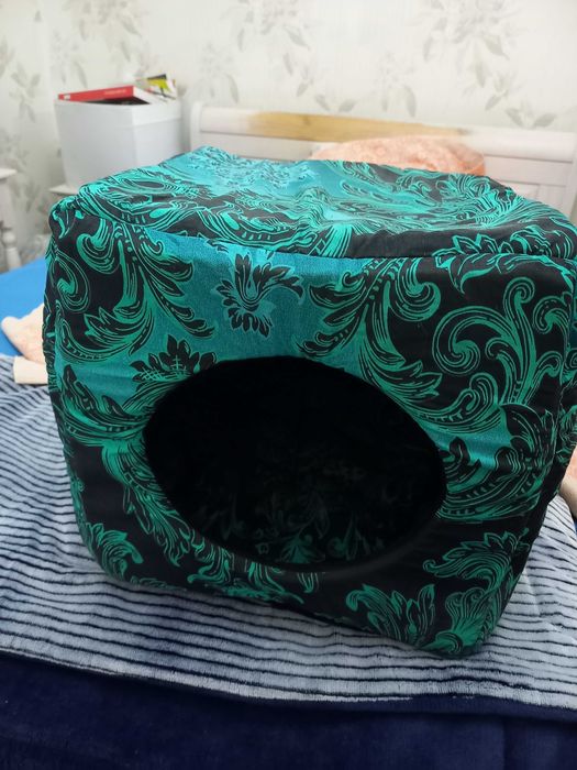 Продам лежанку дом для кошки
