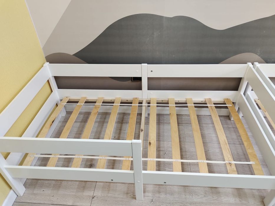 Детские кровати  2 штук