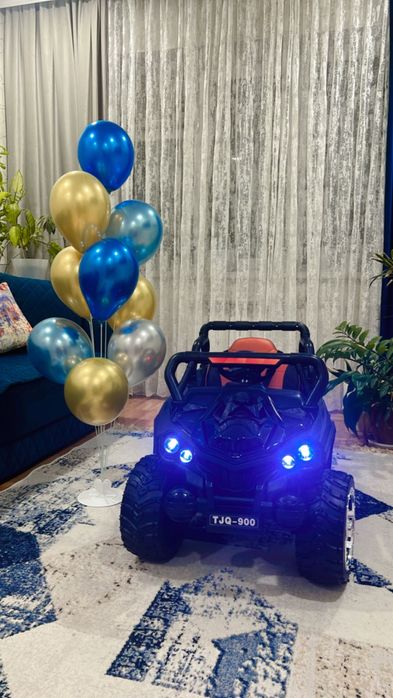 Продам машинку черного цвета