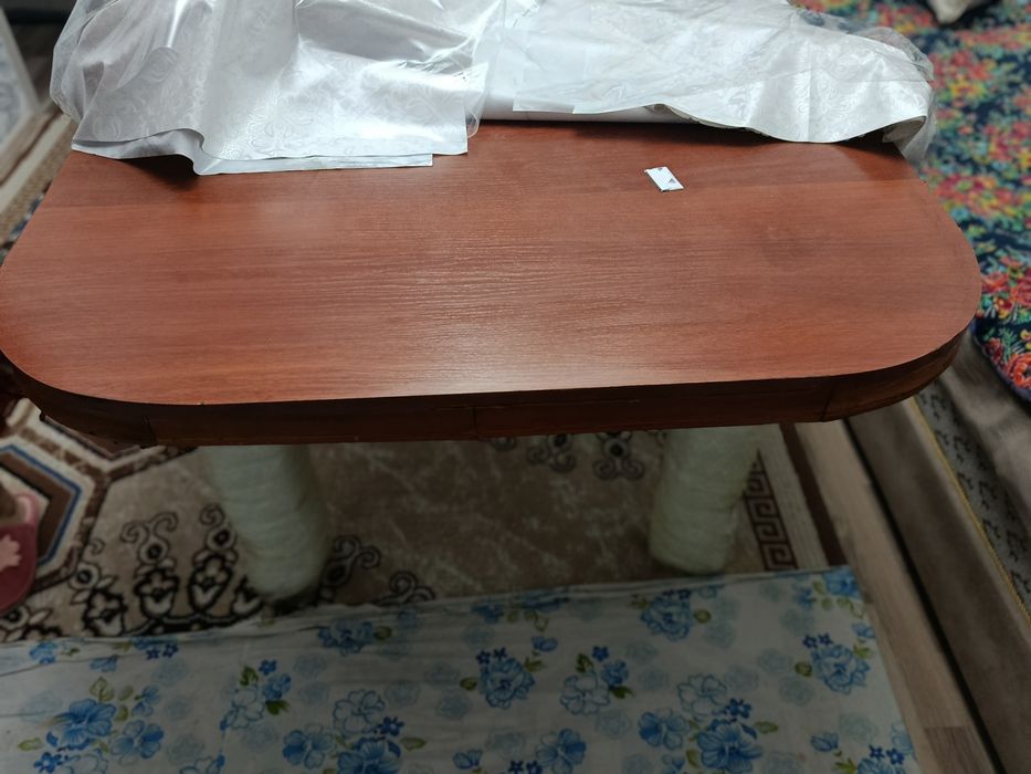 Стол для гостиной