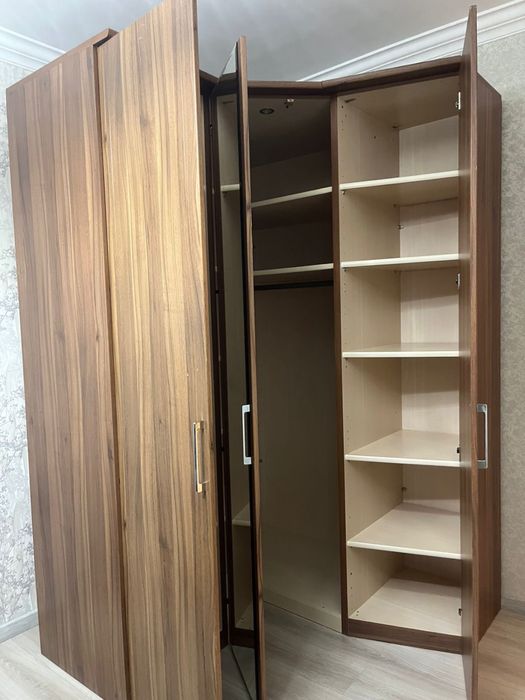 Шкаф угловой с зеркалом