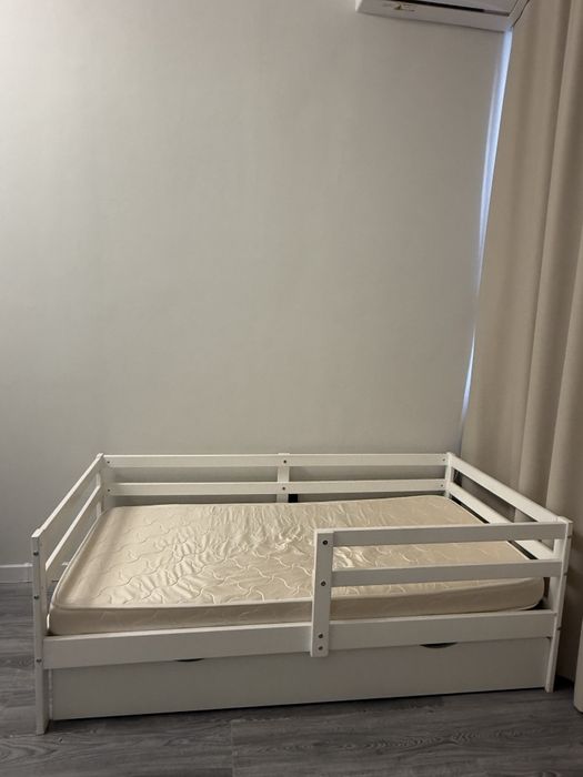 Продам Кровать с бортиком