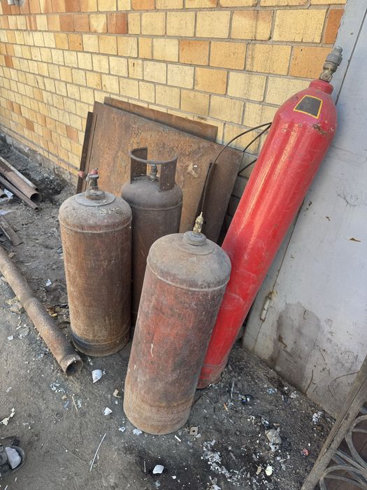 Продам кислородный и газовыйе баллоны