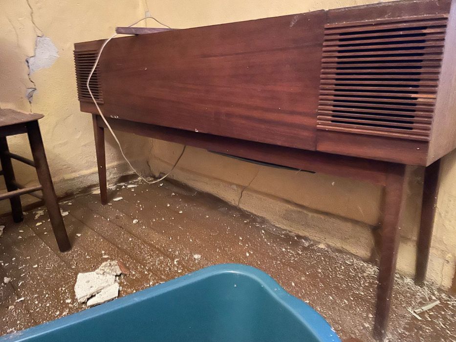 Старо радио с грамофон