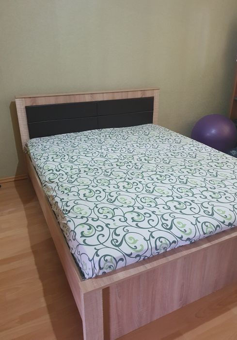 Продам двухспальную кровать
