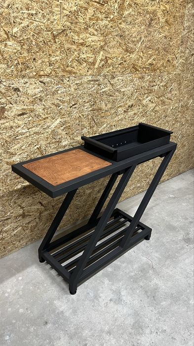 Мангал в комплекте со столом.