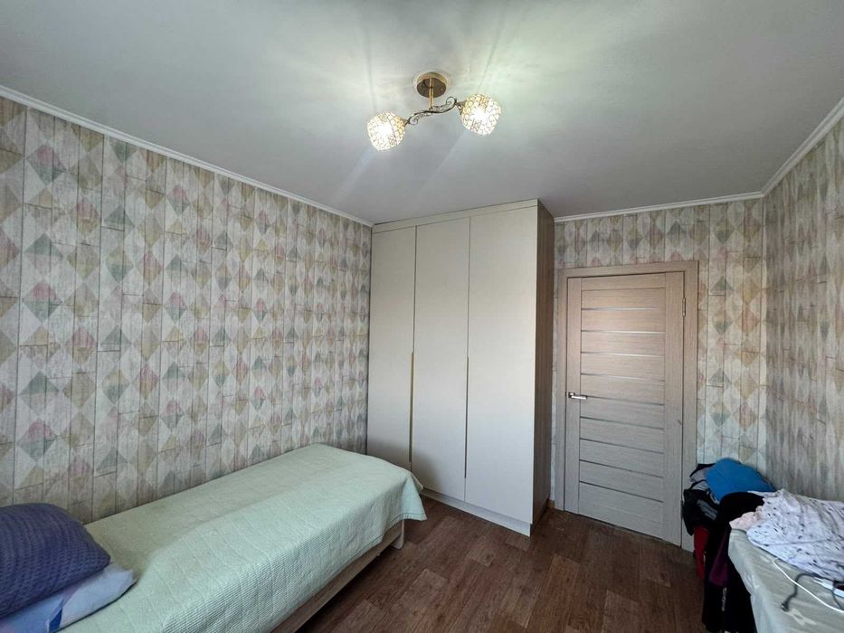 Продам 3 ком в 8мкр