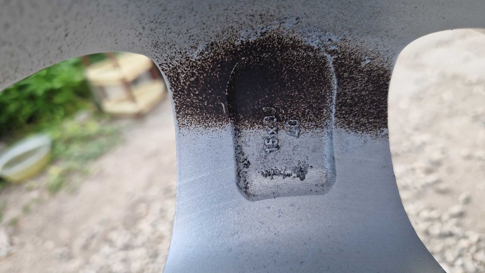 NISSAN Джанти със летни гуми 175/65/15 6J×15  ET40 цо66,1  5×114,3