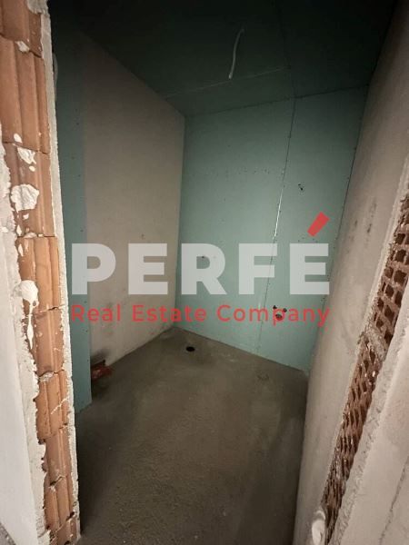 Продава се Двустаен апартамент в Бургас, Изгрев - 61 кв.м за 2017 €/кв.м - Снимка #2